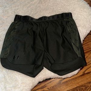 ARMY GREEN UNDER ARMOUR SHORT MEDIUM